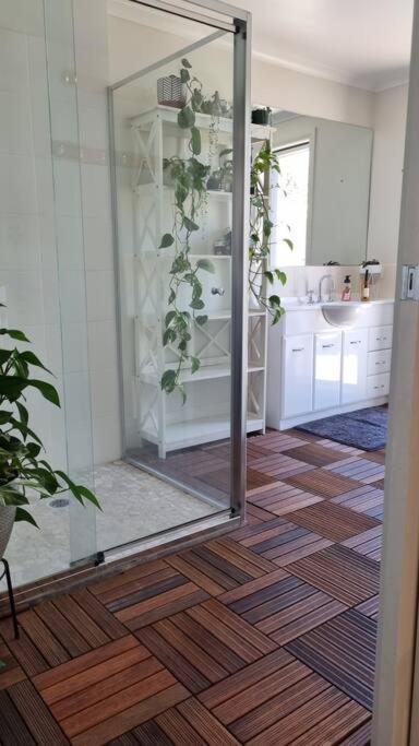 Guest Suite In Duffy Weston Creek Exteriör bild